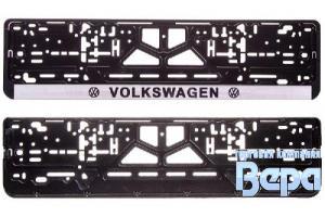 Рамка для номера с нижней защелкой с надписью 'VW' черная